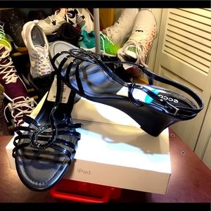 Ecco Black Wedge Leather Straps Slingback Sandals shoes. like new.